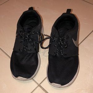 Nike Roshe shoes 6.5